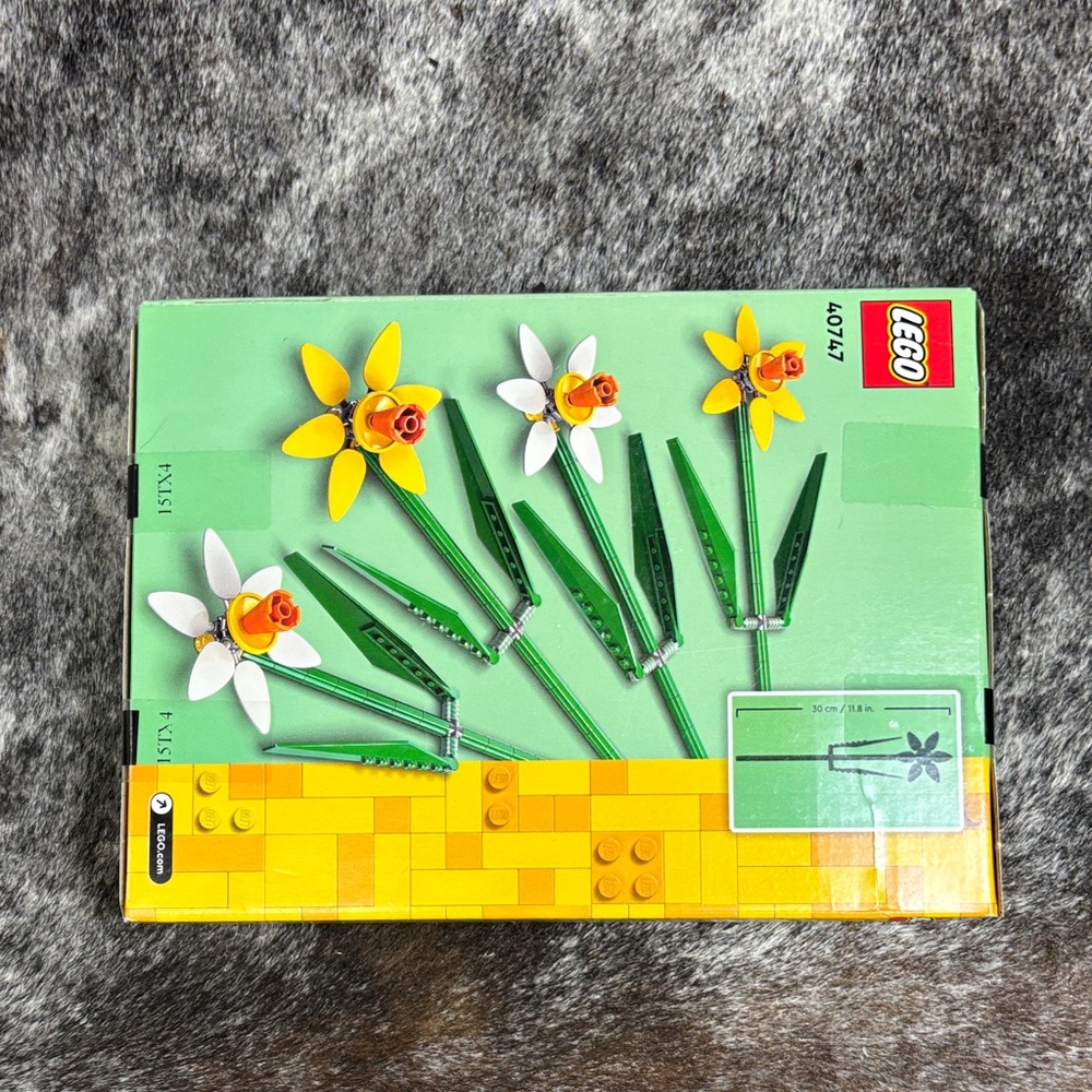Never Opened LEGO Yellow and White Daffodil Stems with Green Leaves